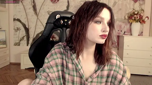 Snapshot of BritneyBarker chatting on 18, 11, 2025 BritneyBarker online show from 18, 11, 2025