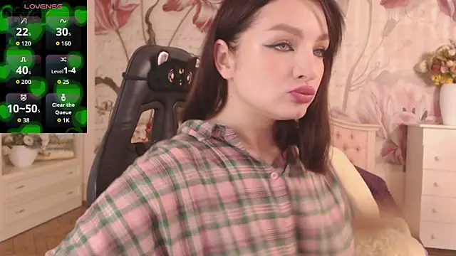 Snapshot of BritneyBarker chatting on 21, 9, 2025 BritneyBarker online show from 21, 9, 2025