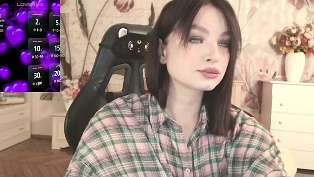 Snapshot of BritneyBarker chatting on 29, 9, 2025 BritneyBarker online show from 29, 9, 2025