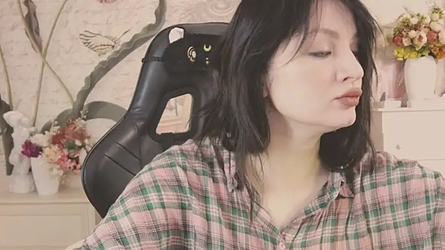 Snapshot of BritneyBarker chatting on 14, 2, 2026 BritneyBarker online show from 14, 2, 2026