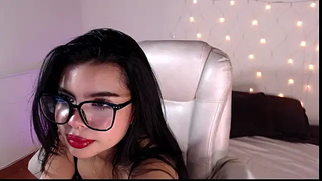 saray  jones online show from 12, 3, 2025