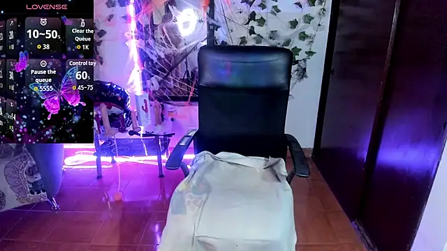 saray  jones online show from 18, 10, 2025