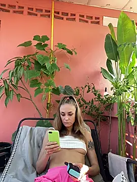 White Lu online show from 17, 4, 2026