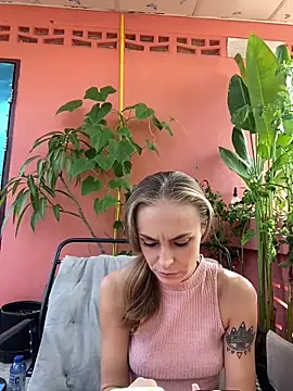 White Lu online show from 18, 4, 2026