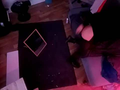 sandrahoeslut online show from 12, 3, 2025