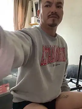 Snapshot of paullliliu chatting on 22, 1, 2025 paullliliu online show from 22, 1, 2025