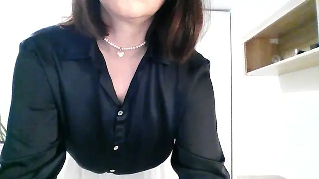 Victoria Glam online show from 9, 9, 2025