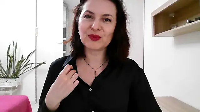 Victoria Glam online show from 15, 10, 2025