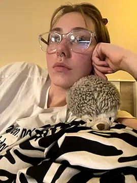 Molli Luv online show from 19, 10, 2025