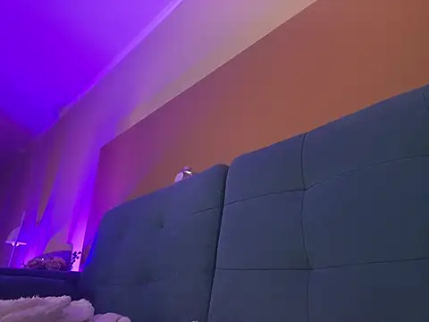 Molli Luv online show from 4, 3, 2025