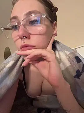 Molli Luv online show from 6, 11, 2025