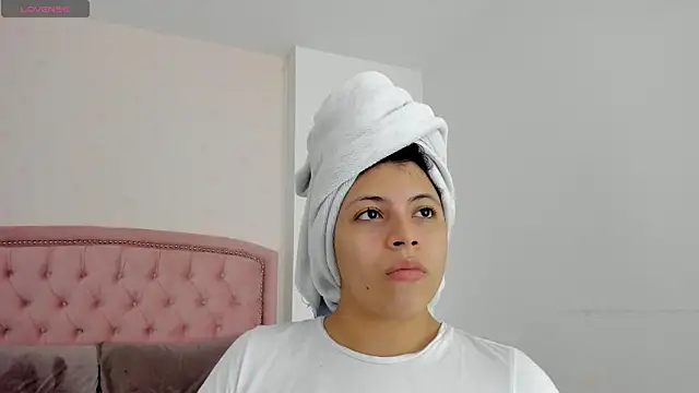 Kendall  Fox online show from 18, 10, 2025