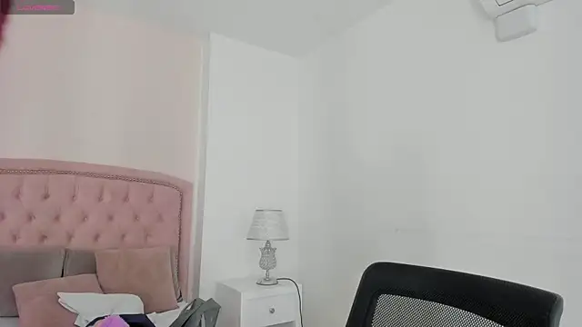 Kendall  Fox online show from 21, 9, 2025