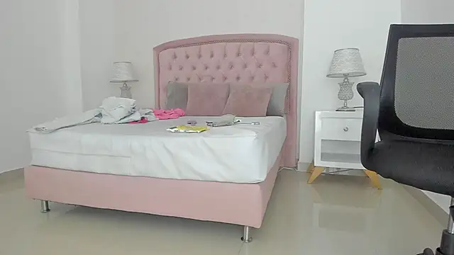 Kendall  Fox online show from 24, 9, 2025