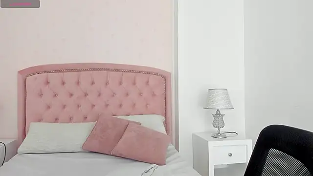 Kendall  Fox online show from 27, 11, 2025