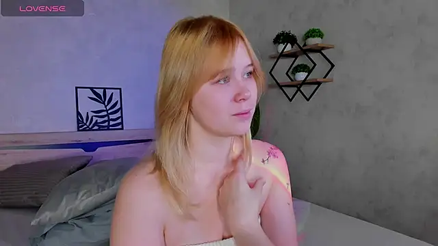 Snapshot of Amy_Kimberlly chatting on 6, 10, 2025 Amy Kimberlly online show from 6, 10, 2025