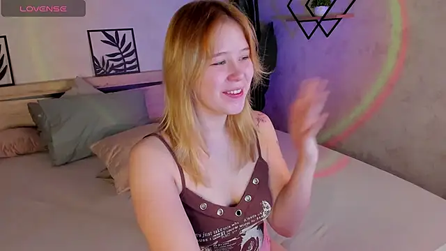 Snapshot of Amy_Kimberlly chatting on 5, 10, 2025 Amy Kimberlly online show from 5, 10, 2025