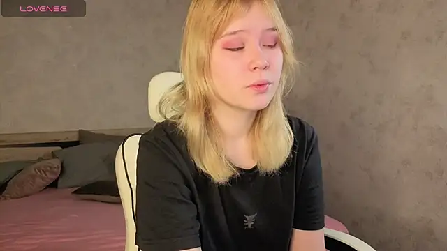 Snapshot of Amy_Kimberlly chatting on 10, 11, 2025 Amy Kimberlly online show from 10, 11, 2025