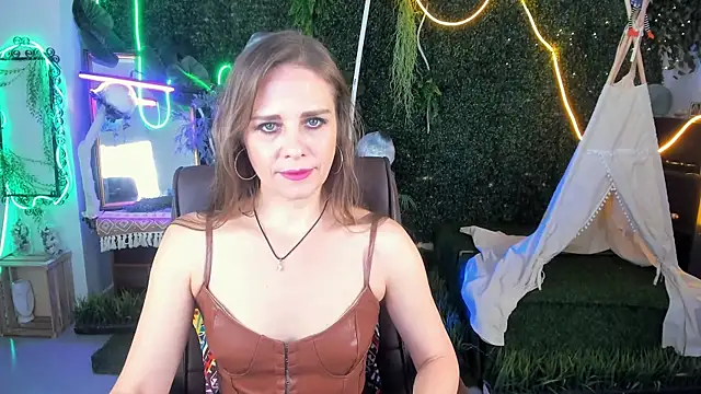 EmiliaBedy online show from 10, 11, 2025