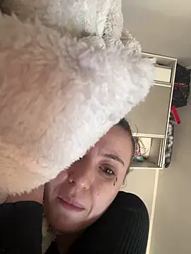 bunnythetailor online show from 9, 3, 2026