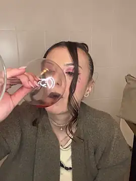 bunnythetailor online show from 18, 2, 2025