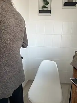 bunnythetailor online show from 19, 2, 2025