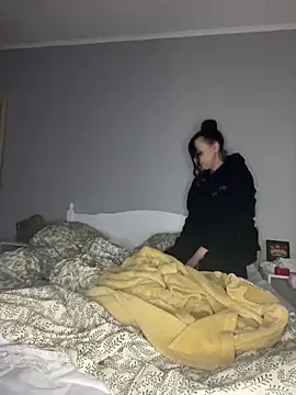 bunnythetailor online show from 26, 2, 2025