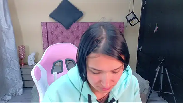 Snapshot of Sofii_cutee chatting on 18, 12, 2025 Sofii cutee online show from 18, 12, 2025