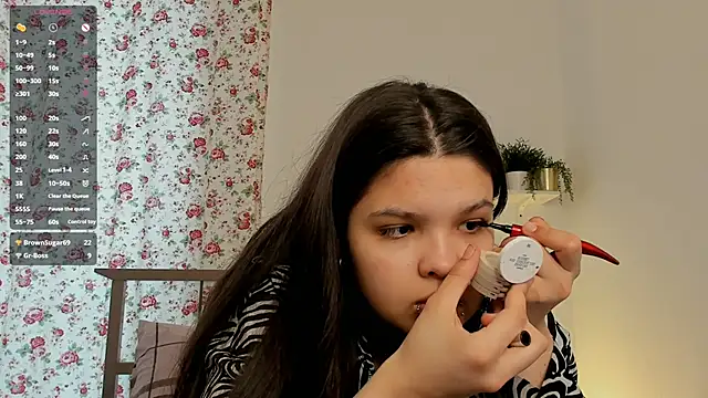 PhilomenaBucker online show from 28, 2, 2025