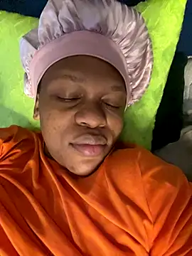 Boneca25 online show from 17, 11, 2025