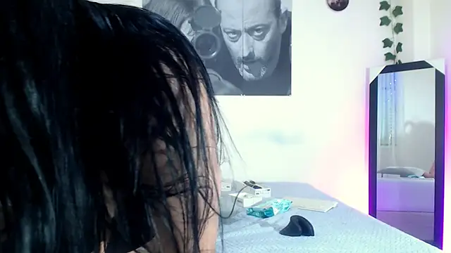 annyevans 1 online show from 19, 4, 2026