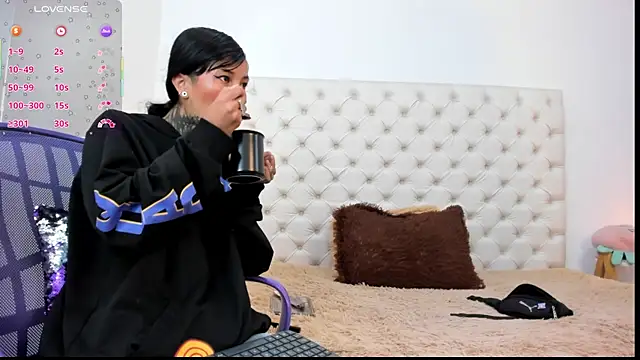 esmeralda06 online show from 17, 4, 2026