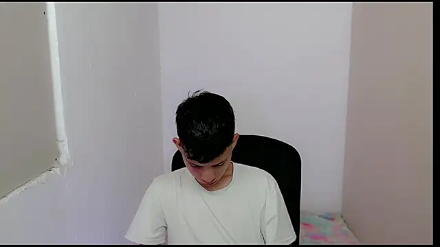 Snapshot of Alexxx_lov chatting on 28, 2, 2025 Alexxx lov online show from 28, 2, 2025