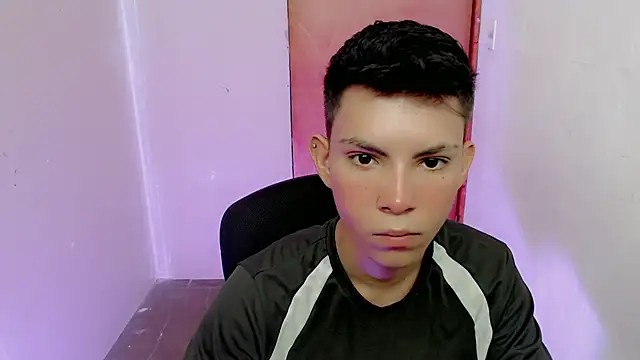 Snapshot of Alexxx_lov chatting on 13, 9, 2025 Alexxx lov online show from 13, 9, 2025