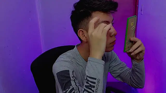 Snapshot of Alexxx_lov chatting on 24, 2, 2026 Alexxx lov online show from 24, 2, 2026