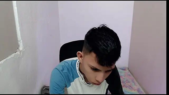 Snapshot of Alexxx_lov chatting on 27, 2, 2025 Alexxx lov online show from 27, 2, 2025