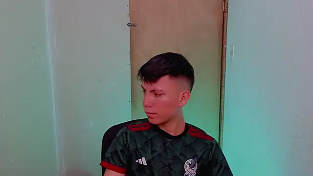 Snapshot of Alexxx_lov chatting on 13, 2, 2026 Alexxx lov online show from 13, 2, 2026