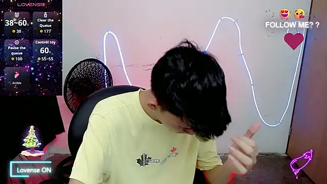 Snapshot of Alexxx_lov chatting on 17, 12, 2025 Alexxx lov online show from 17, 12, 2025