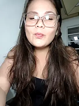 Vale Saenzz online show from 8, 9, 2025