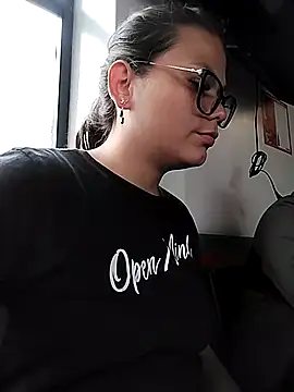 Vale Saenzz online show from 2, 3, 2025