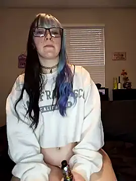 MissLoreleii online show from 1, 2, 2025