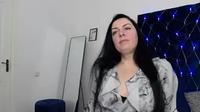 JacquelineElle online show from 10, 2, 2025