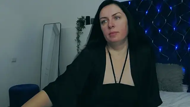 JacquelineElle online show from 2, 3, 2025