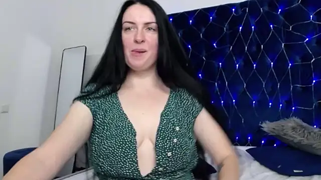 JacquelineElle online show from 17, 2, 2025