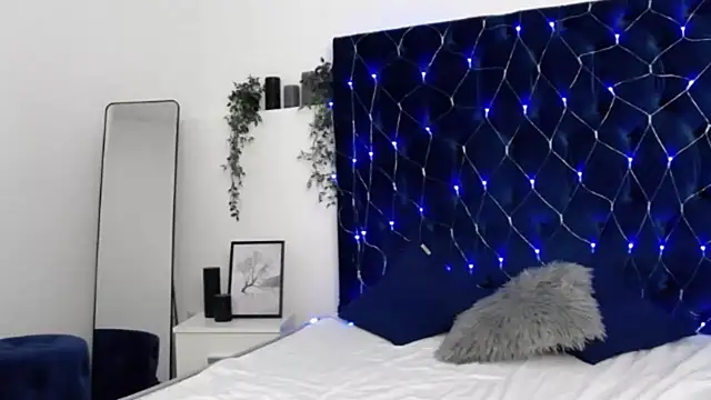 JacquelineElle online show from 7, 3, 2025