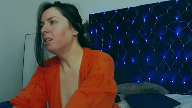 JacquelineElle online show from 3, 3, 2025