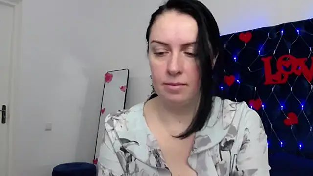 JacquelineElle online show from 15, 2, 2025