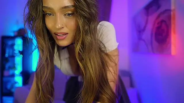 Clara Nia online show from 3, 11, 2025