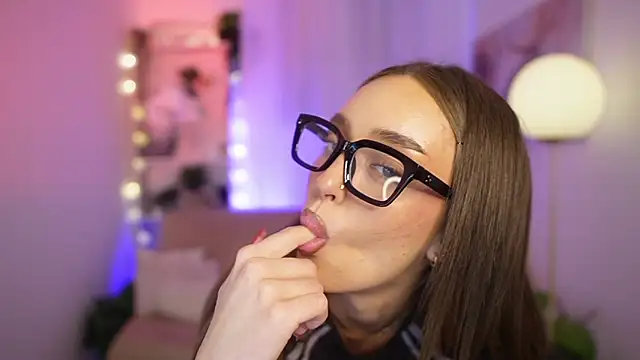 Clara Nia online show from 10, 1, 2026