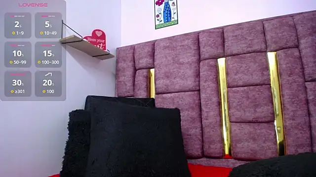 VICTORIAHANK  online show from 4, 10, 2025